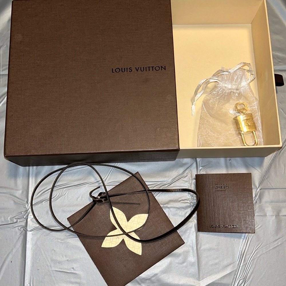 Louis Vuitton, full inclusion, lock and key set